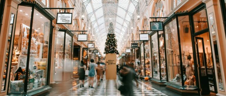 holiday, scams, AI, retail, customer,