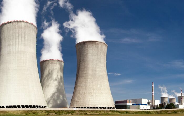 Nuclear power plant and cooling towers